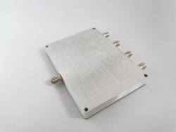 0.7-2.7GHz 4路微带功分器