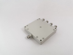 2-8GHz 4路微带功分器